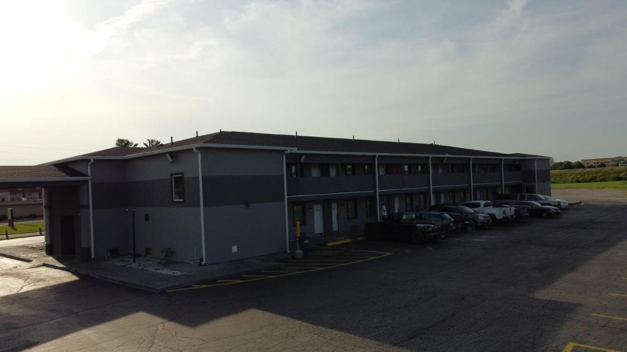 Days Inn By Wyndham Indianapolis East Post Road Dış mekan fotoğraf