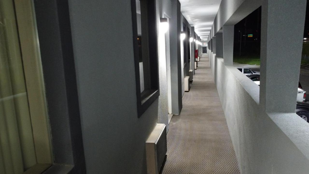 Days Inn By Wyndham Indianapolis East Post Road Dış mekan fotoğraf