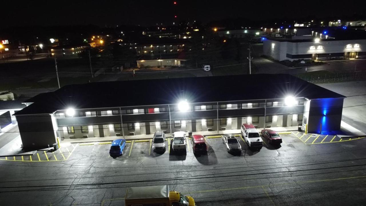Days Inn By Wyndham Indianapolis East Post Road Dış mekan fotoğraf