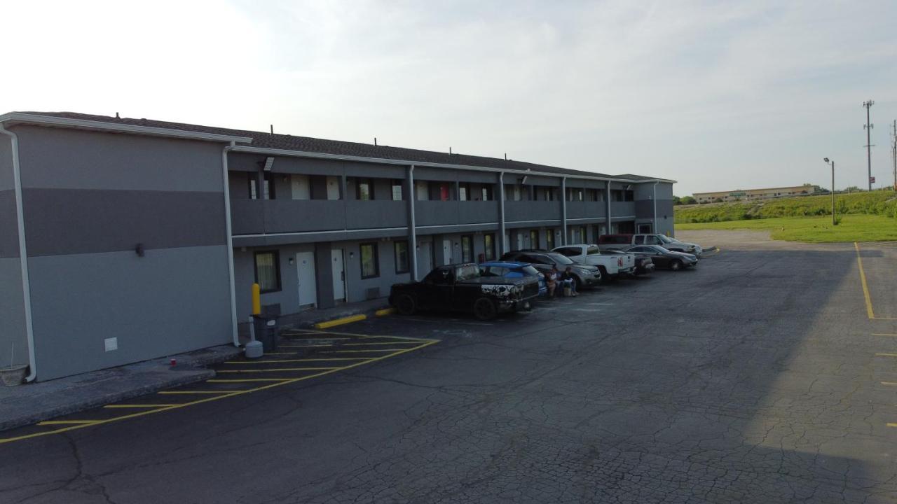 Days Inn By Wyndham Indianapolis East Post Road Dış mekan fotoğraf