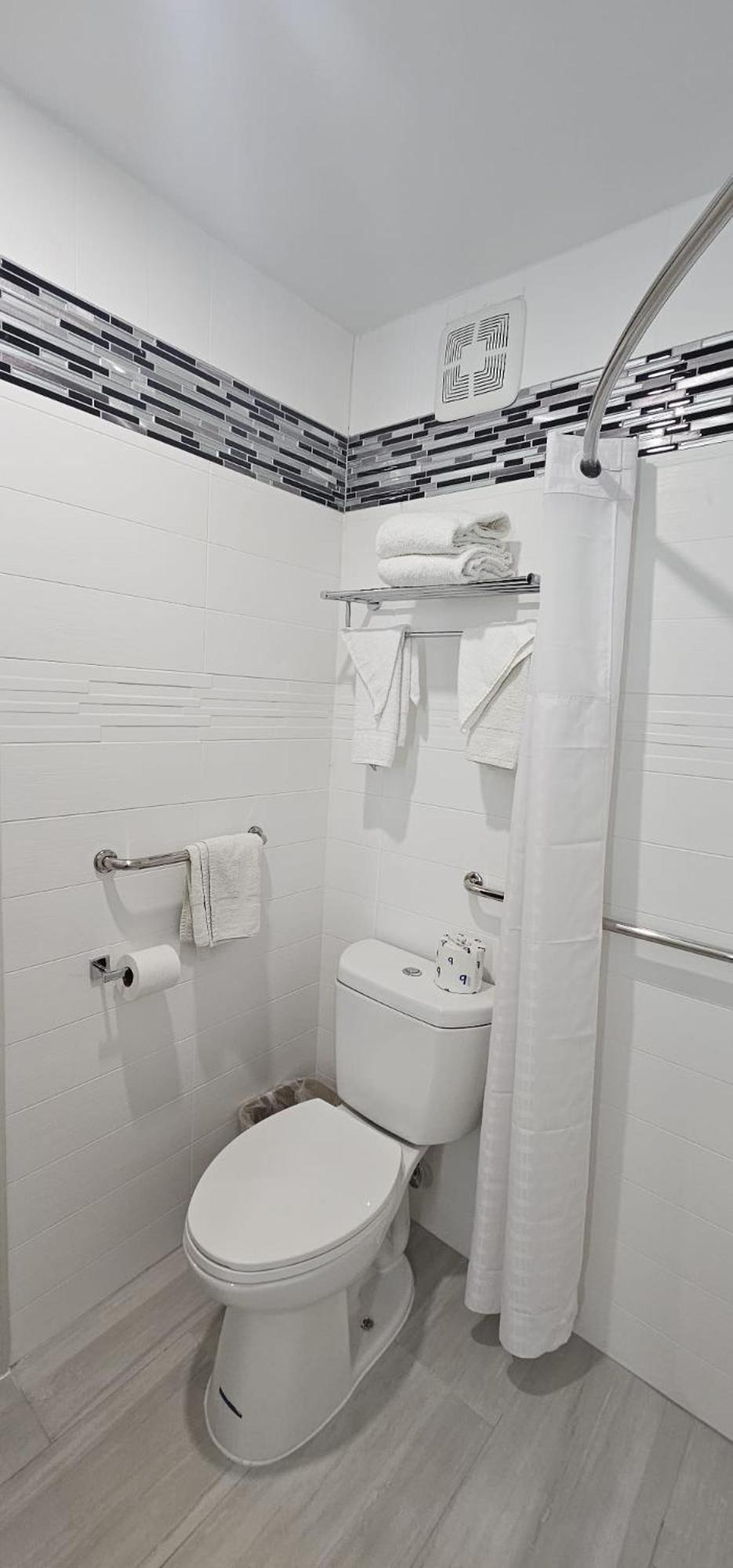 Days Inn By Wyndham Indianapolis East Post Road Dış mekan fotoğraf